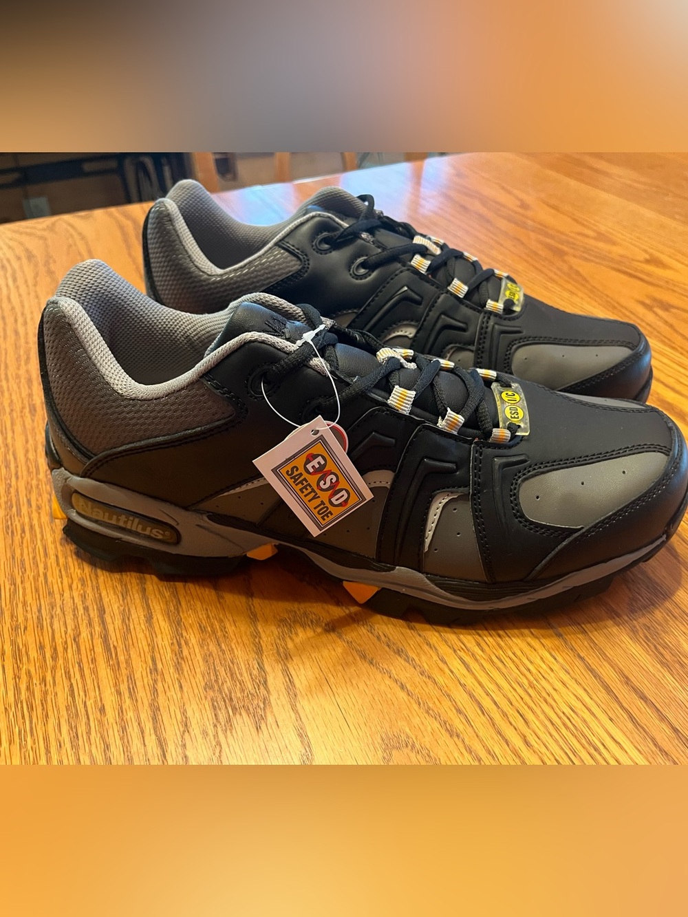 Nautilus Men’s Black and Gray Athletic Safety Shoes Size 15M